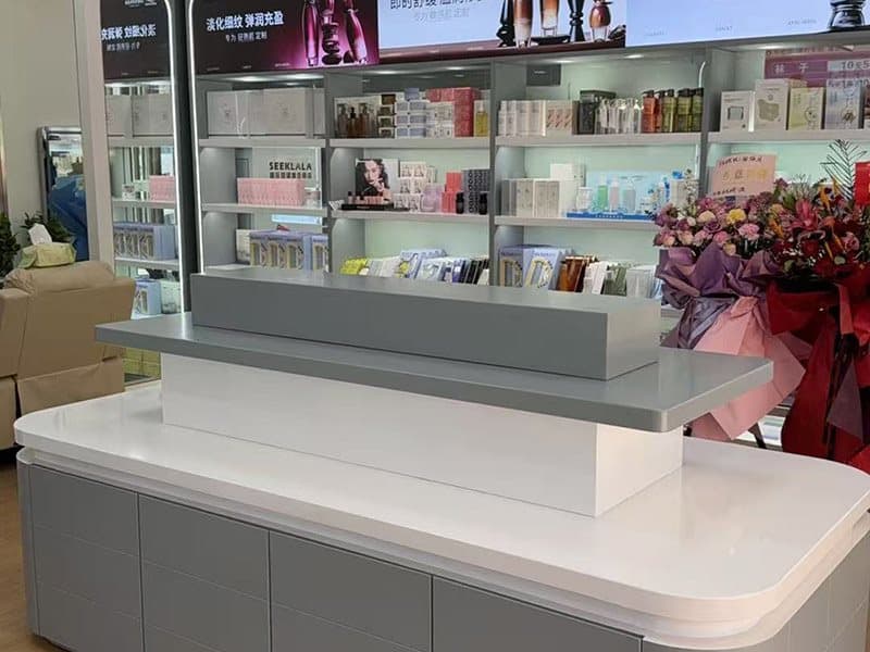专卖中岛柜·高光漆面现场实景——洛阳高端品牌门店，洛阳市洛龙区达佳展柜厂承建