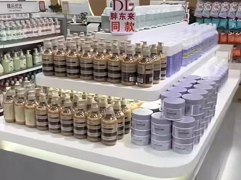 中岛柜·门板造型定制现场实景——洛阳定制风格门店，洛阳市洛龙区达佳展柜厂承建