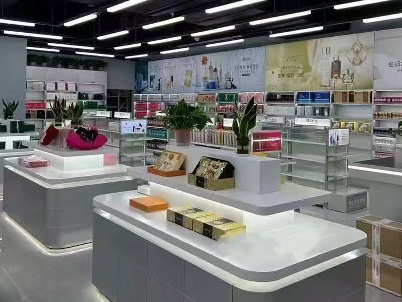 商场中岛展柜定制现场实景——洛阳购物中心中岛专柜，洛阳市洛龙区达佳展柜厂承建